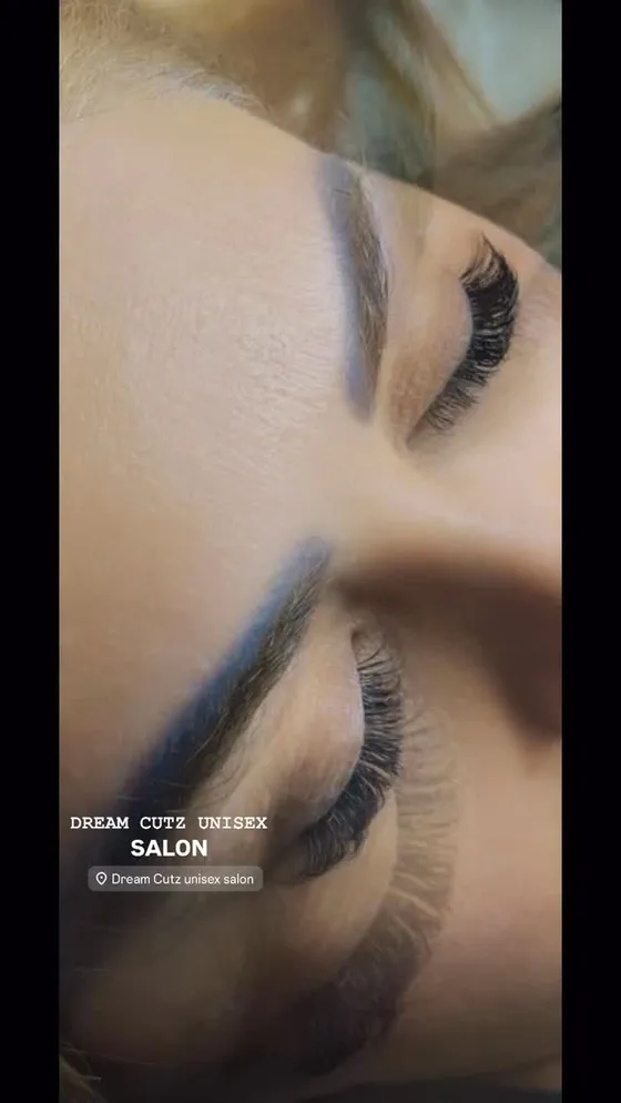 A fresh set of eyelash extensions applied at Dream Cutz